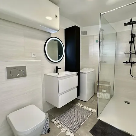 Sublime With Large Terrace And Pool Mandelieu